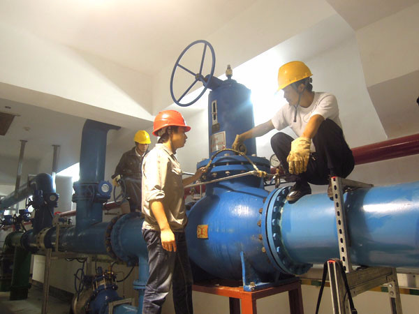 上圖為龍開口電站使用的中基ZJY46H減壓閥其中之一,直徑450mm